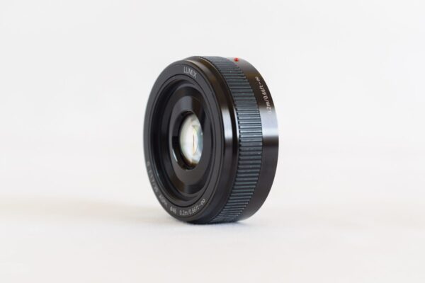 Samsung NX 30mm f/2.0 Camera Lens - Image 2